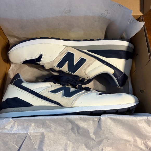FIGS New Balance 996 - Navy/Cream - Picture 5 of 5